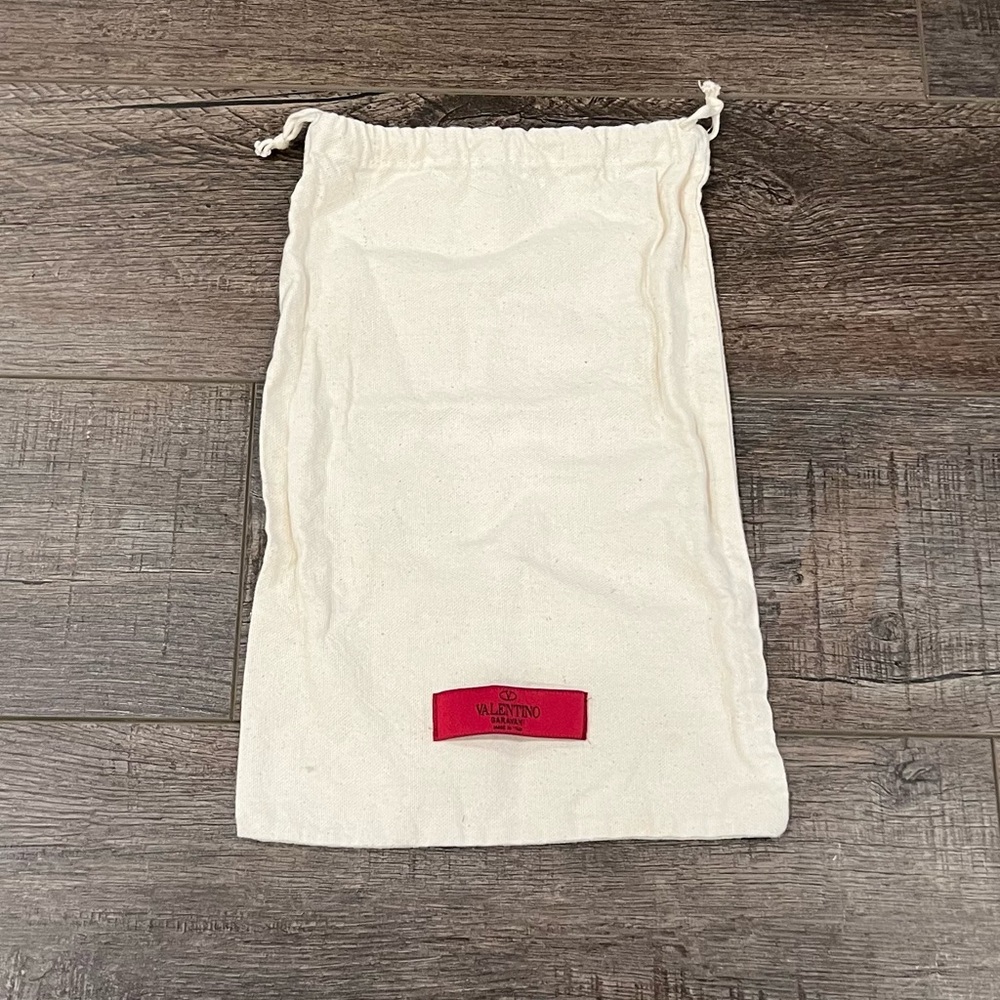 Valentino Garavani Beige Dust Bag with Red Logo Tag – Drawstring Closure